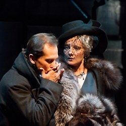 Фото - teatrunikitskihvorot.ru