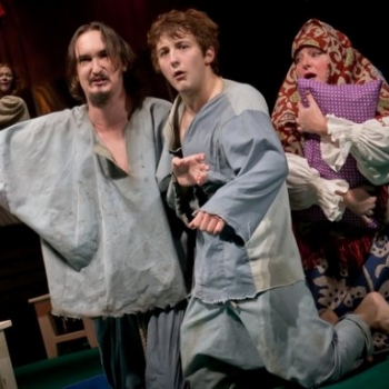 Цари спектакль эрмитаж. Спектакль маленькое воскресное приключение. Поклонницы театр эрмитаж. Царь спектакль. Цари спектакль эрмитаж.