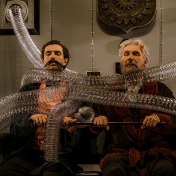 Фото - teatrunikitskihvorot.ru